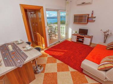 Tranquil Apartment in Dramalj with Jacuzzi