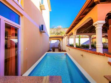 Adorable apartment with pool and jacuzzi. Terrace with sea view !