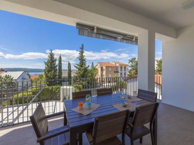 Spacious apartment with pool and covered terrace with sea view