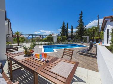 Comfortable  Apartment  with pool and  large covered Terrace