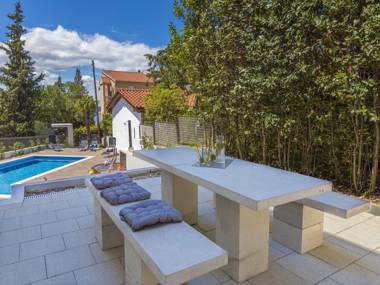 Comfortable  Apartment  with pool and  large covered Terrace