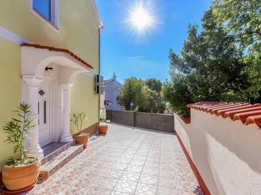 Contemporary Holiday Home in Dramalj with Swimming Pool