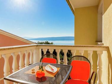 Alluring Apartment in Dramalj with Jacuzzi