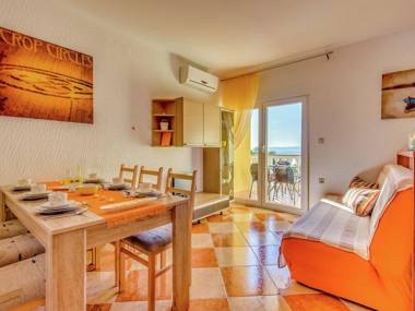 Alluring Apartment in Dramalj with Jacuzzi