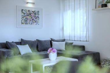 Iris beach apartments