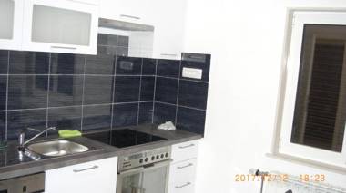 3 bedrooms appartement at Kastel Stafilic 200 m away from the beach with sea view shared pool and jacuzzi