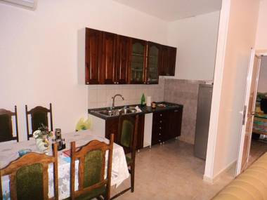 One bedroom appartement with shared pool enclosed garden and wifi at Kastel Novi