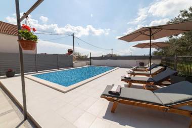 Apartment Moon with Private Pool