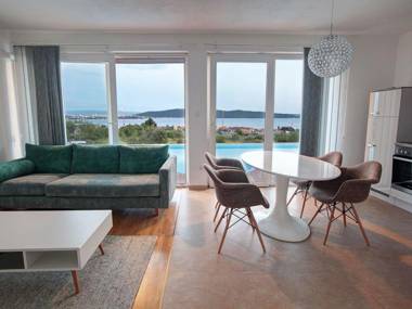Modern Holiday Home in Kaštel Sucurac by the Sea