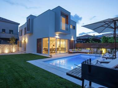 Luxurious Villa in Dalmatia with Private Pool and Garden