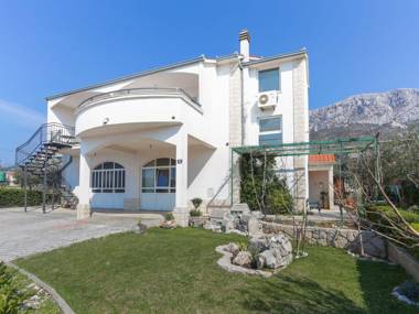 Enchanting Apartment in Kaštel Gomilica near Beach