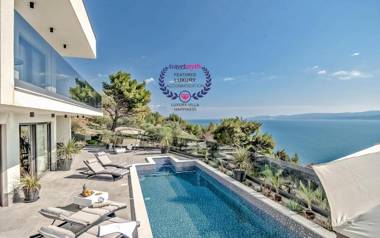 Luxury Villa Happiness with private pool jacuzzi sauna and gym by the beach in Omis