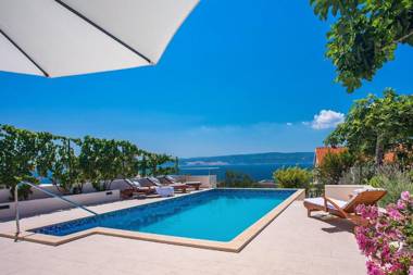 Villa Dasianda - only 90 m from the beach private 30msq heated pool