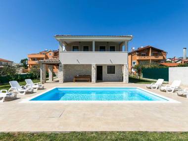 Villa Angelina with 3 bedrooms and Pool in Novigrad