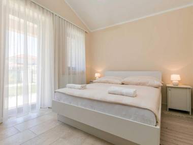 Villa Angelina with 3 bedrooms and Pool in Novigrad