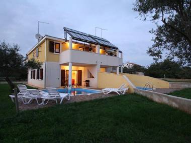 Plush Holiday Home in Novigrad with Patio