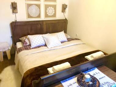 4 bedrooms villa with city view private pool and jacuzzi at Mozdenec