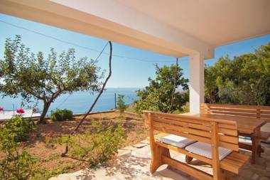 Apartments May - sea view