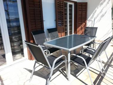 Apartments May - sea view