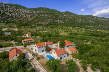 Villa Roglic with pool in Dalmatian Hinterland with tennis mini golf basketball court