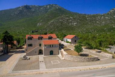 Villa Roglic with pool in Dalmatian Hinterland with tennis mini golf basketball court