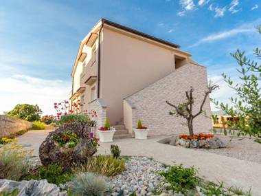 Lush Apartment in Omišalj near Seabeach