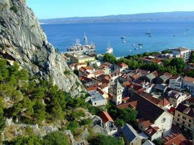 Brand new countryside villa with heated pool 30 min from the coast