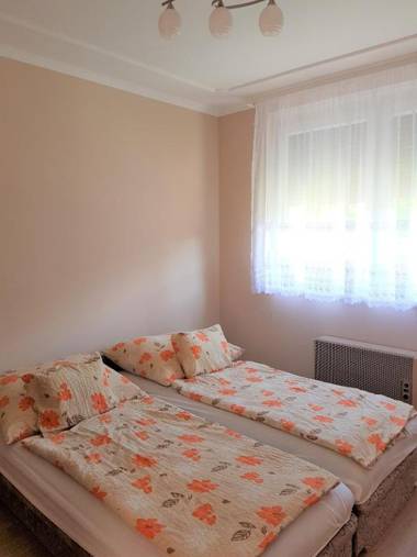 Henrietta Apartmanház