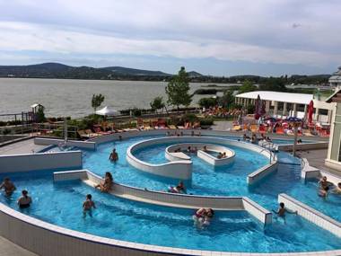 Tóparti Wellness Apartman Delux