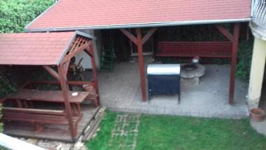 Óvár 12 Vendégház