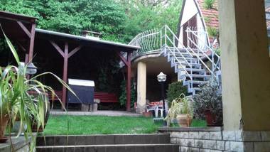 Óvár 12 Vendégház