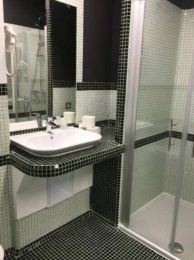 Semiramis Business Hotel