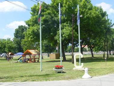 Szegedi Partfürdő Kemping és Apartman