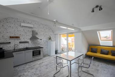 8x8 Tetőtér Apartman