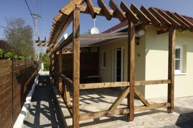 Mesteri Apartman 1A-B