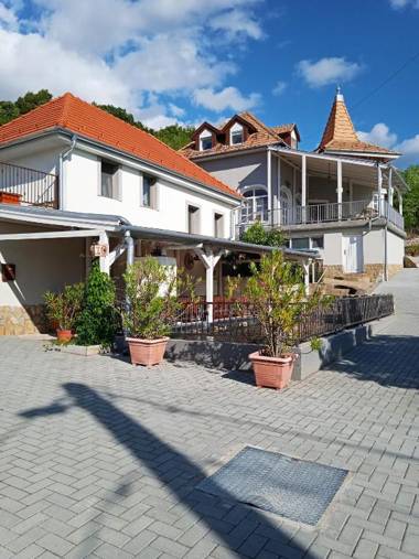 Fogadó a Két Tölgyfához