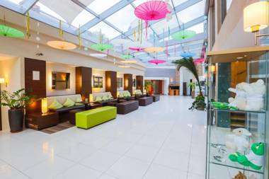 CE Plaza Hotel