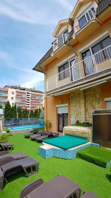 Napsugár Apartmanház
