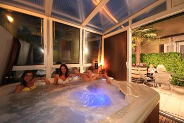 Napraforgó Wellness Ház és Panzió