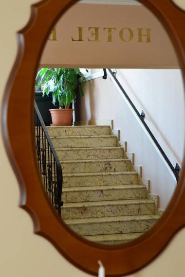 Hotel Bíbic és Tüskevár Étterem és Horgásztó