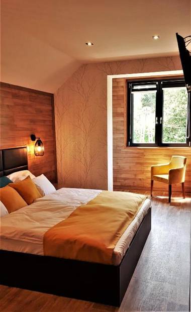 Erdőalja 11 Apartman