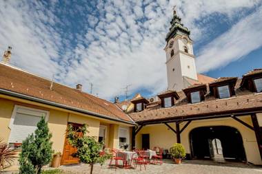 Riviéra Rooms Vendégszobák