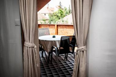 Dora Holiday House & Apartments