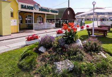 HBH Bajor Sörház Étterem és Panzió