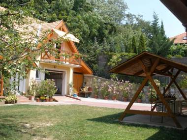 Mirtill Apartmanház