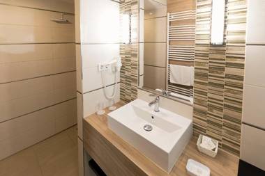 Hotel Zena Beauty & Shopping Center