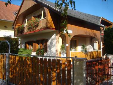 Virágoskert Apartman