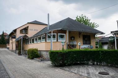 Lila Akác Panzió Esztergom