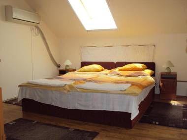 Lila Akác Panzió Esztergom