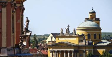 Holiday Home & Apartment